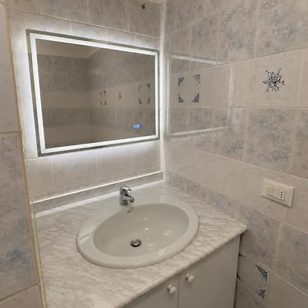 Attico Con Terrazza Ac Wifi Daire Alassio